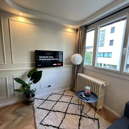 Eiffel Tower Area Chic And Cosy Parisian * Paříž